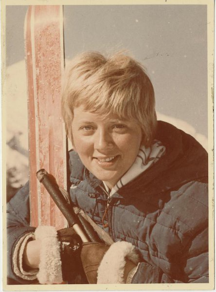 Лыжница. Обложка журнала «Огонек», 1960-е. Выставка «Зимние забавы» с этой фотографией.