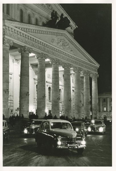 Большой театр, 1950 - 1951, г. Москва. Выставка «Москва и москвичи» с этой фотографией.