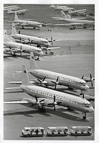 Аэропорт «Внуково», 1964 год. Выставки&nbsp;«Приятного полета!» и «СССР в 1964 году» с этой фотографией.