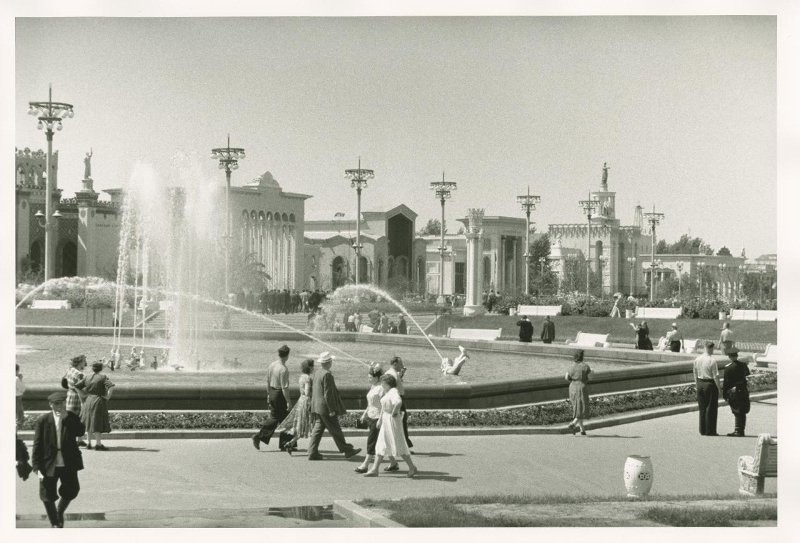 ВСХВ, 1954 - 1956, г. Москва. Выставка «Москва и москвичи» с этой фотографией.