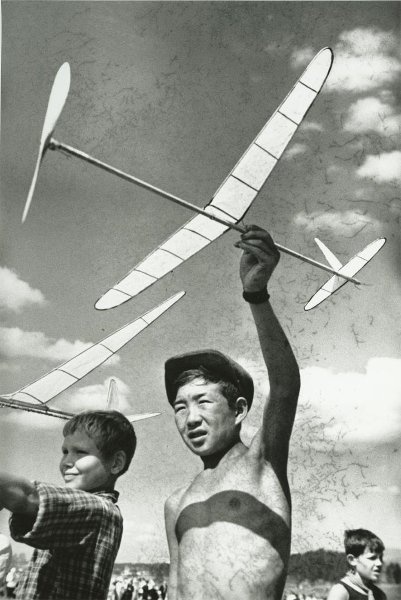 Юные авиамоделисты, 1938 год, Бурят-Монгольская АССР. Выставка «Страна Ая-Ганга» с этой фотографией.