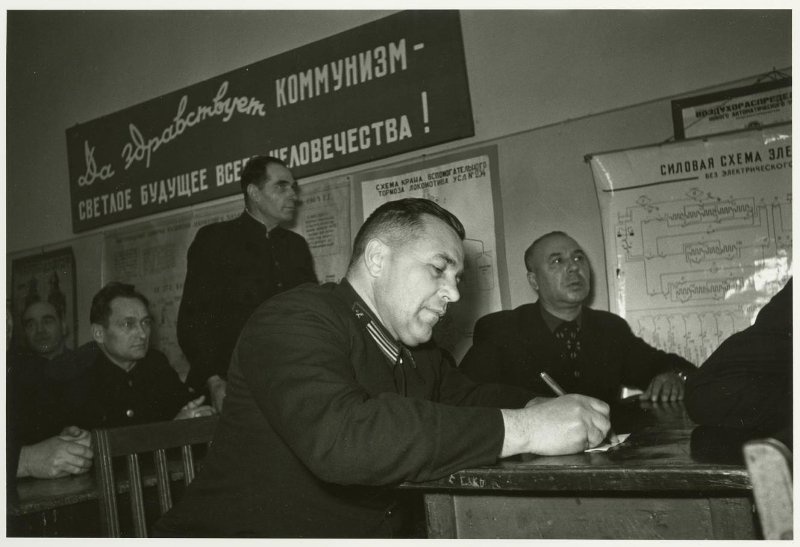 Производственное совещание, 1957 год, г. Москва. Выставка «Из жизни непростого советского человека» с этой фотографией.
