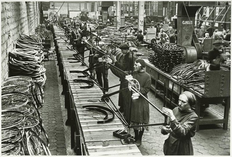 Сборочный цех велозавода, 1946 год, г. Москва