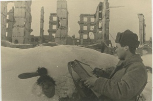 Художник Сергей Митрофанович Годыня, январь 1943, г. Сталинград. Ныне Волгоград.