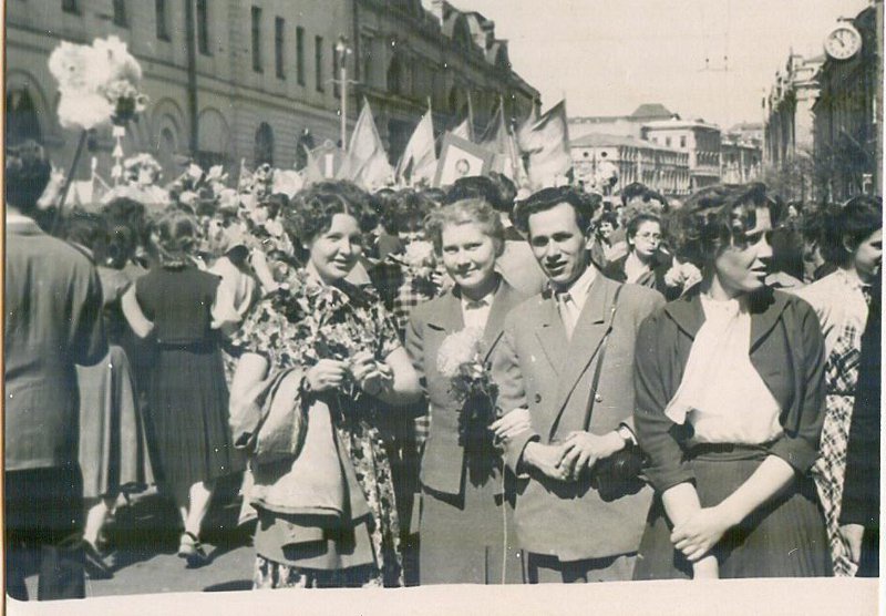 1 мая 87. Демонстрация 1 мая в СССР. С 1 мая 1957 год. Демонстрация 1 мая 1983 Калинин. Первомайская демонстрация 1968 год Москва.