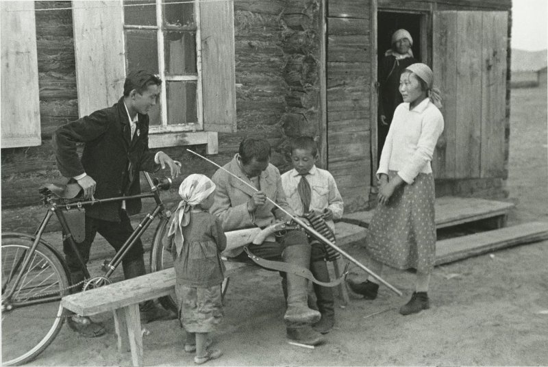 Колхоз имени Тельмана, 1938 год, Бурят-Монгольская АССР. Выставка «Страна Ая-Ганга» с этой фотографией.