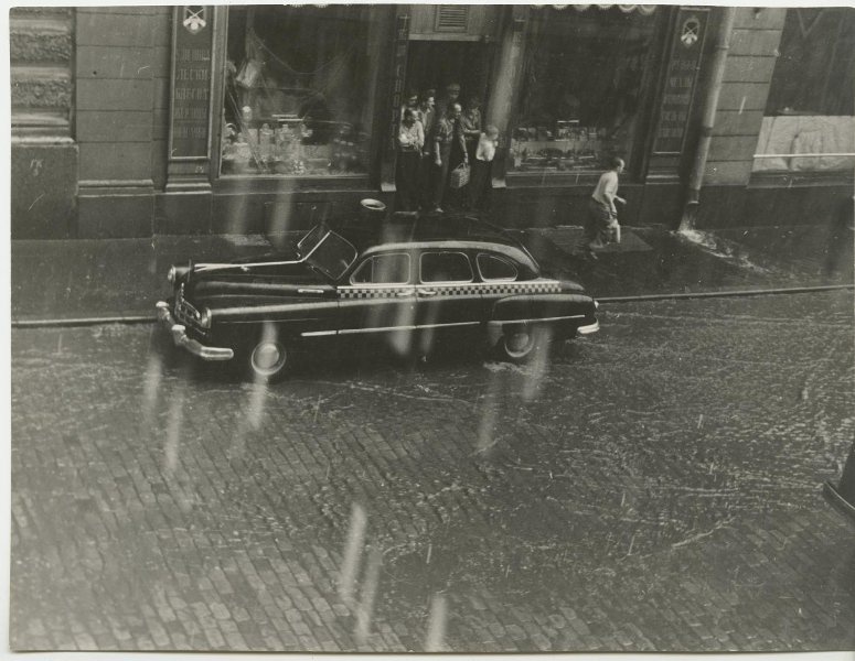 Кузнецкий Мост из окна редакции «Советское фото», 1957 год, г. Москва. Выставка «По счетчику» с этой фотографией.