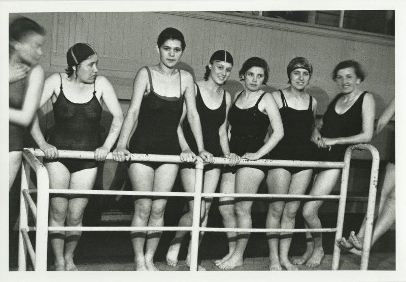 Пловчихи, 1936 - 1939. Выставка «Бассейн» с этим снимком.&nbsp;