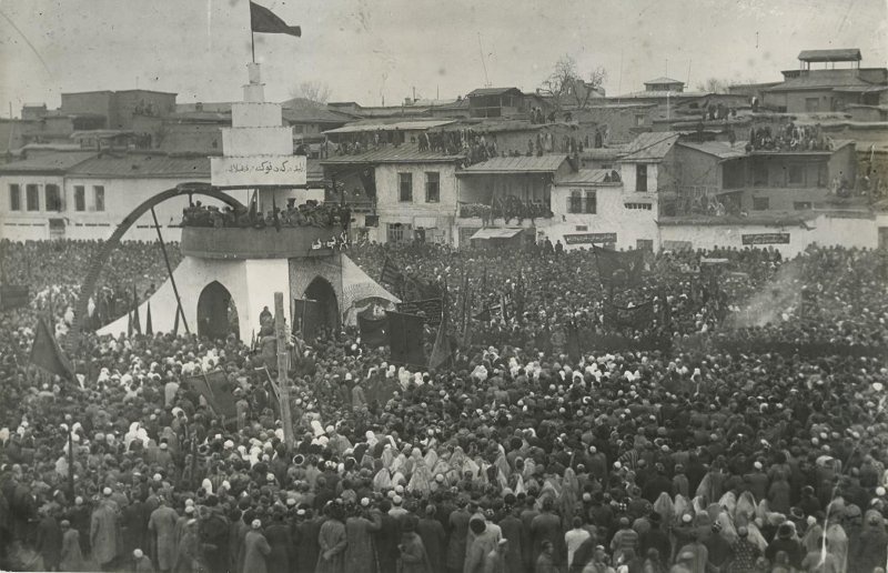 Демонстрация 8 марта 1927 года, 8 марта 1927, Узбекская ССР, г. Ташкент. Выставки&nbsp;«Международный женский день»,&nbsp;«Фотограф Георгий Зельма (1906–1984)» с этим снимком. 