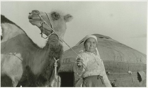 Целина. Местная жительница с верблюдом, август 1952, Казахская ССР