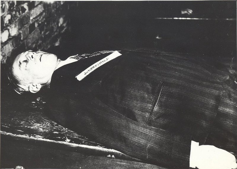 Тело военного преступника Иоахима фон Риббентропа, 16 октября 1946, Германия, г. Нюрнберг