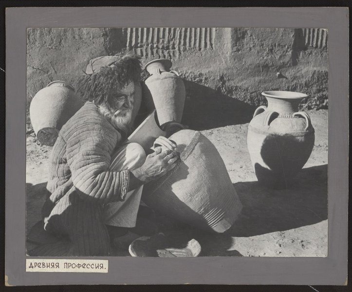 Древняя профессия, 1960-е, Туркменская ССР. Выставка «Советская несоветская Туркмения» с этой фотографией.