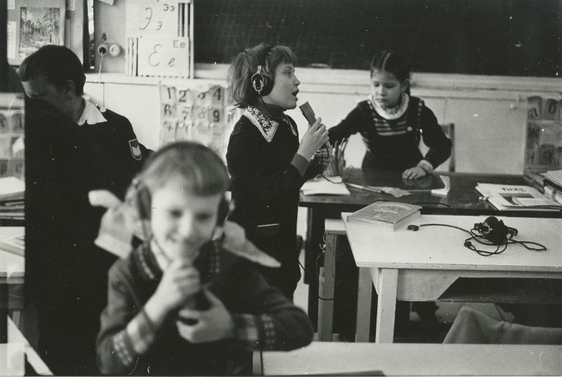 Песня для микрофона. Школа для слабослышащих, 22 января 1981, Кемеровская обл., г. Новокузнецк