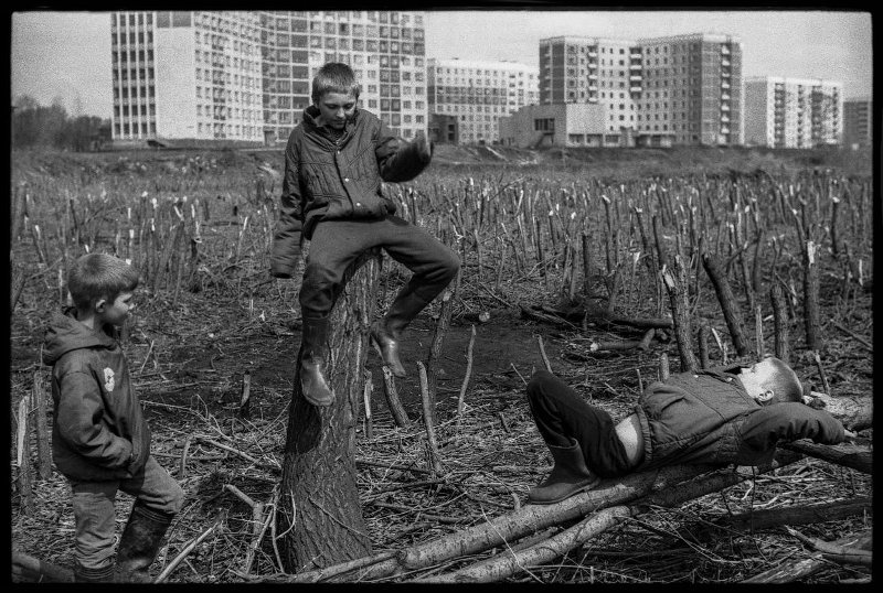 Детдомовцы на вырубках, 8 мая 1987, Кемеровская обл., г. Новокузнецк. Выставка «Кузбасс» с этой фотографией.