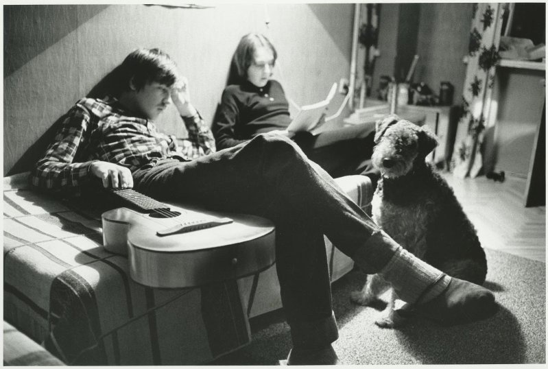 Вечер, 1975 год, Московская обл., г. Пущино. Выставки&nbsp;«"Каждой собаке – породистого хозяина!"»&nbsp;и «Изгиб гитары желтой...» с этой фотографией.