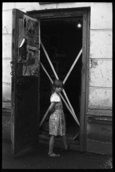 Обеденный перерыв в пункте приема стеклотары на улице Спартака, 26 июля 1985, Кемеровская обл., г. Новокузнецк