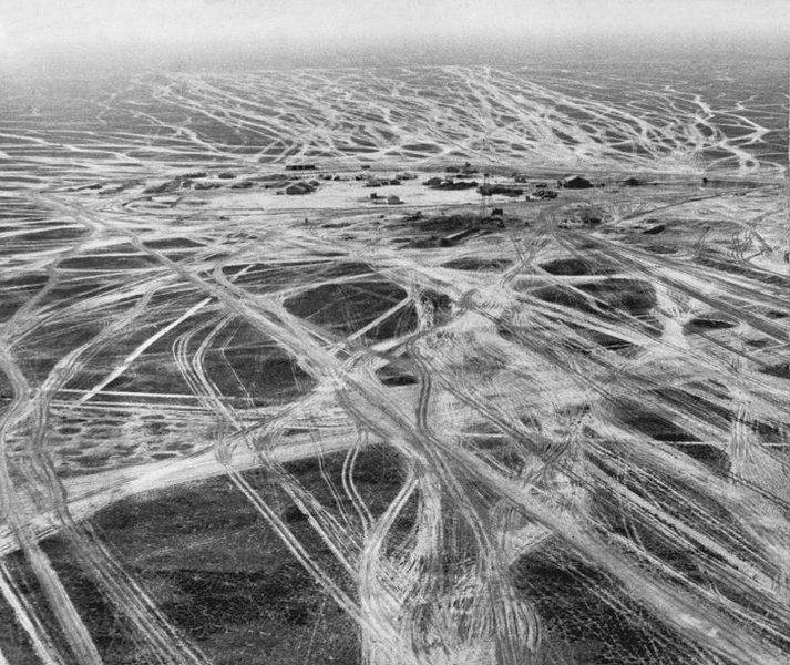 Дороги пустыни, 1960-е. Выставка «В пустыне» с этой фотографией.