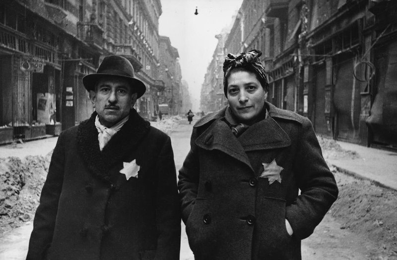 Освобожденные из будапештского гетто, январь - февраль 1945, Венгрия, г. Будапешт. Выставки&nbsp;«Холокост», «Великая Отечественная война. Освобождение Европы» с этой фотографией.&nbsp;
