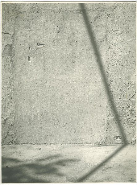 «Дверь в стене», 1980 год. Выставка «Фотография как…» с этой фотографией.