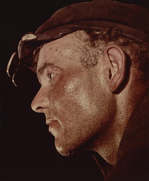 Сталевар, 1950 - 1969. Выставка «Рабочий класс. Мужчины» с этой фотографией.&nbsp;
