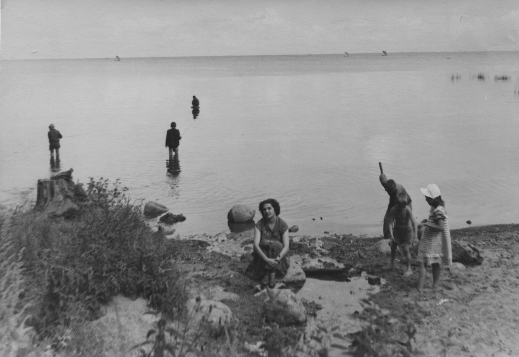 Без названия, 1950-е, Ленинградская обл.. Фотографии из архива Тимофея Уварова.