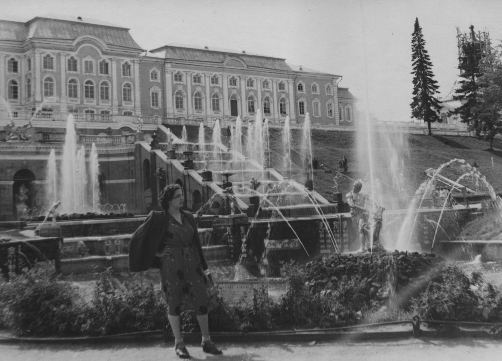 Петергоф черно белое фото