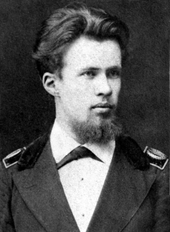 Владимир Афанасьевич Обручев, июнь - сентябрь 1885, г. Санкт-Петербург. Владимир Обручев – выпускник Горного института в Санкт-Петербурге. Выпуск 1885 года. Фото передано в лабораторию истории геологии ГИН РАН Владимиром Обручевым.