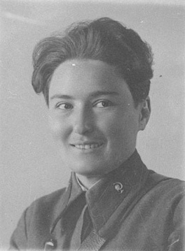 Летчица 46-го женского авиационного полка Таманской дивизии, 1943 год, г. Новороссийск