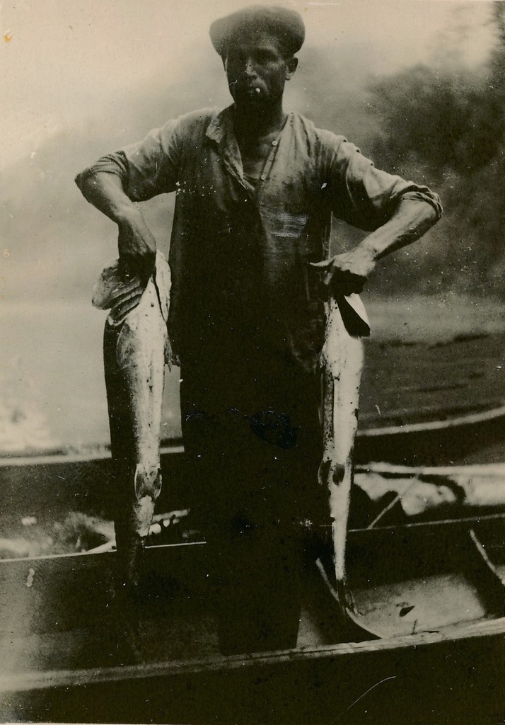 Рыба из реки Татибе, 1946 год, Приморский край. С 1972 года – река&nbsp;Дальняя.&nbsp;Выставка «СССР в 1946 году» с этой фотографией.