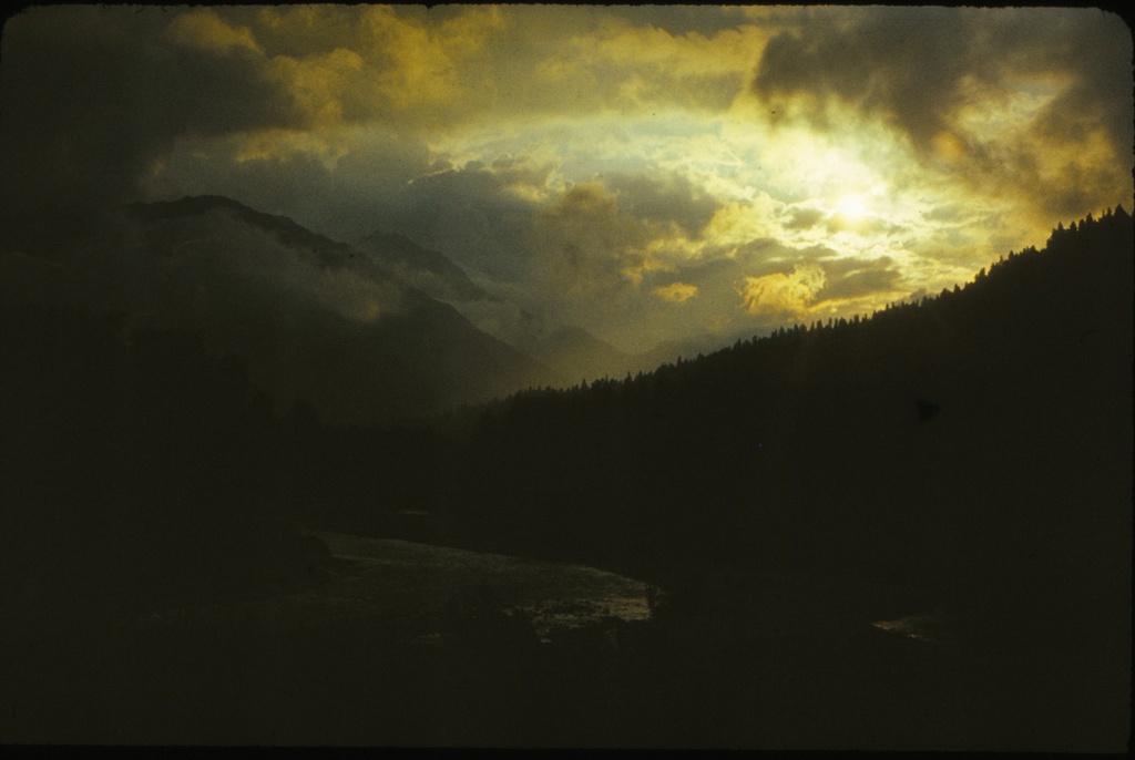 Закат Солнца в горах.  Западный Кавказ, долина Чхалты, 1980 год, Абхазская АССР. Из серии «Архыз – Чхалта».