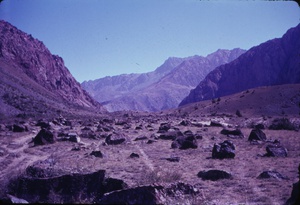 Камни. Внизу – озеро Искандеркуль, 1970 год. Из серии «Фаны».