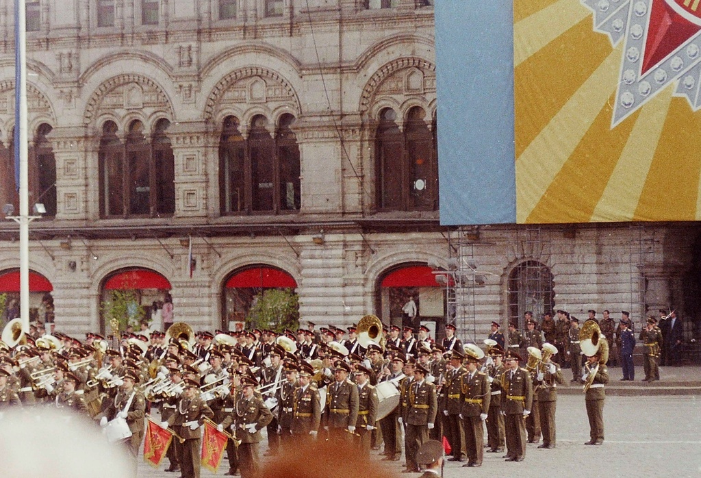 1 мая 1995. Парад Победы 1995 в Москве. Первый парад Победы 1995. Парад Победы в 1995 году в Москве. Парад 1995 года в Москве.