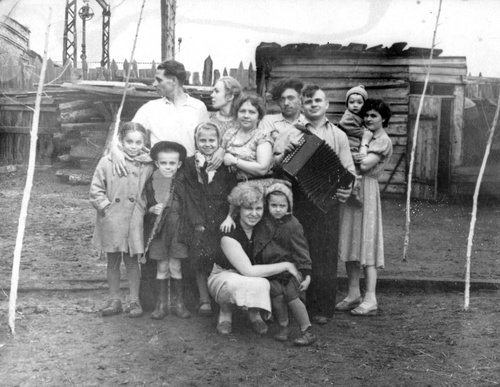 Праздник во дворе, май - декабрь 1958, Кемеровская обл., г. Прокопьевск