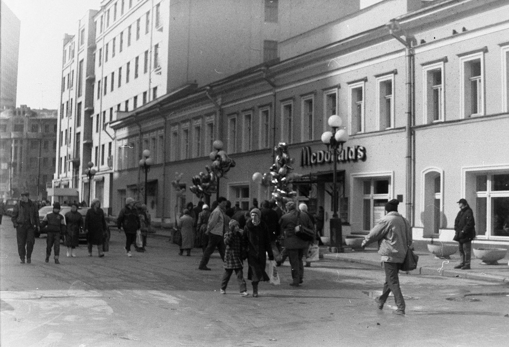 «Макдоналдс» на Смоленской, 11 марта 1994, г. Москва