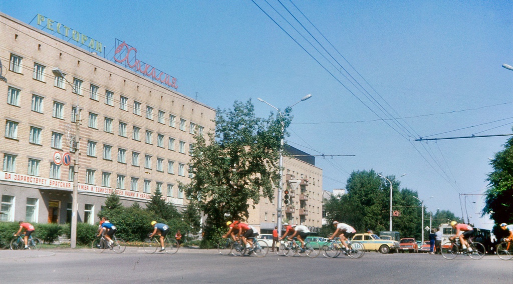 Велогонка на улицах города, 28 мая 1984 - 13 августа 1984, Красноярский край, Хакасская АО, г. Абакан. Выставка «Республика Хакасия» с этой фотографией.