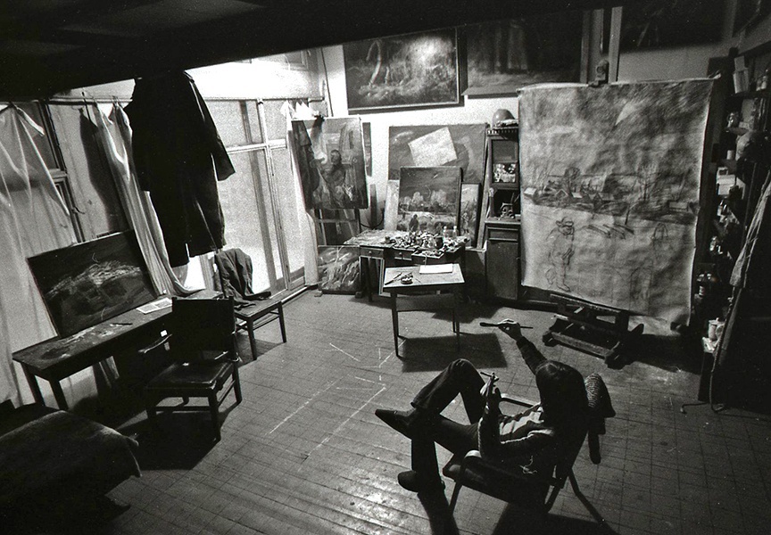 Виталий Карманов в мастерской, 3 января 1985, г. Новокузнецк. Выставка «Без прикрас» с этой фотографией.