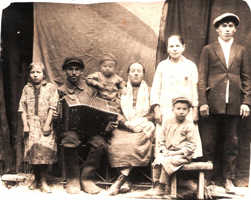 Семья Медведевых в Аристово, 1930 год, Тульская обл., Дугненский р-н, с. Аристово