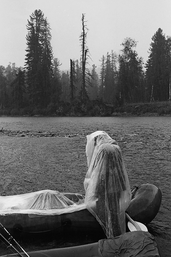 Дождь на реке, 22 августа 1985, Кемеровская обл., Кузнецкий Алатау, р. Терсь. Выставка «Без прикрас» с этой фотографией.