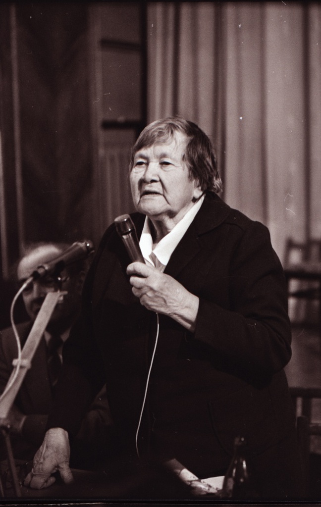 М. Прилежаев. Прилежаевым. Прилежаева писательница. М.