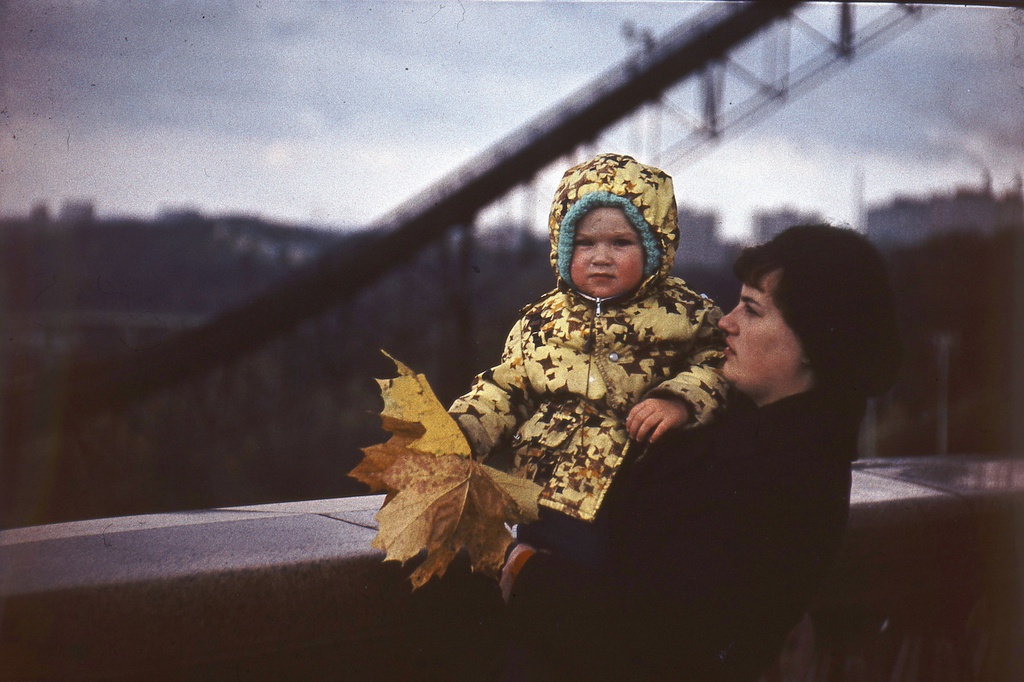 Осень на Ленинских горах, сентябрь - октябрь 1977, г. Москва. Выставка «Золотой октябрь» и видео&nbsp;«Осень!» с этой фотографией.&nbsp;Фотография из архива Дениса Бычкова.