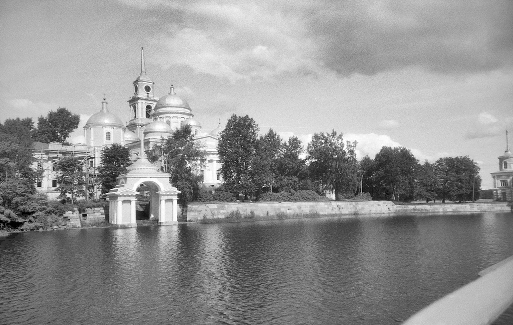 Собор Богоявления Господня и Архиерейская пристань, июнь - август 1988, Калининская обл., Осташковский р-н, о. Столобный. Ныне Осташковский городской округ в Тверской области.