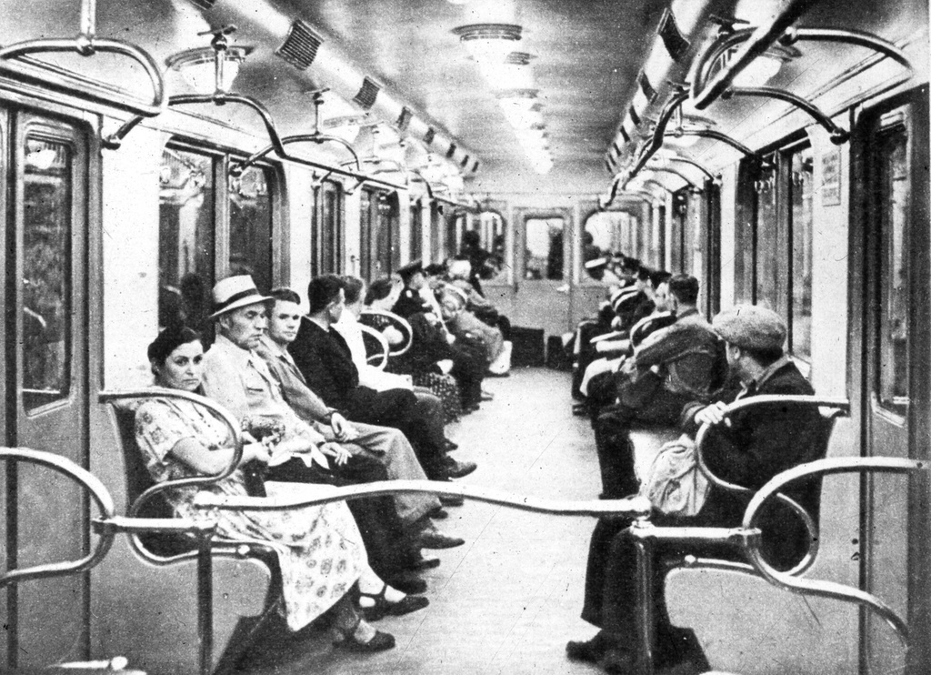 Московский метрополитен, 16 апреля 1956 - 14 мая 1956, г. Москва. Фотография сделана британской делегацией, побывавшей в СССР в 1956 году.Выставка «Английские энергетики в Советском Союзе» с этим снимком.