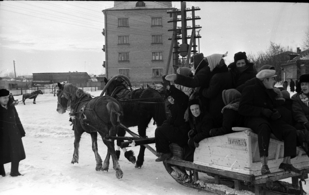 Зимний праздник Масленица, 2 февраля 1963 - 4 апреля 1963, Орловская обл., г. Орел. Выставка «По России на санях» с этой фотографией.