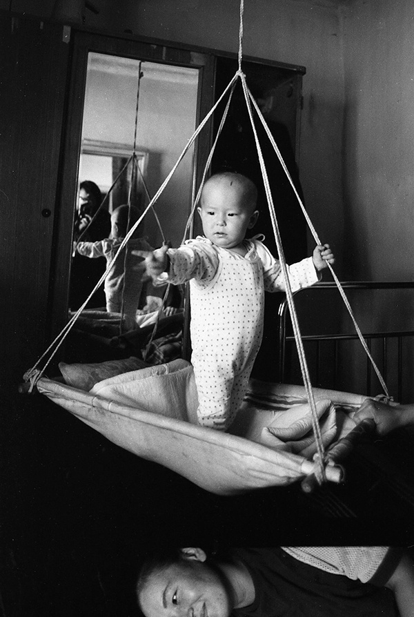 Телеутская люлька, 11 января 1989, Кемеровская обл., Новокузнецкий р-он, с. Бессоново. Семья телеутов в ныне не существующей деревне.