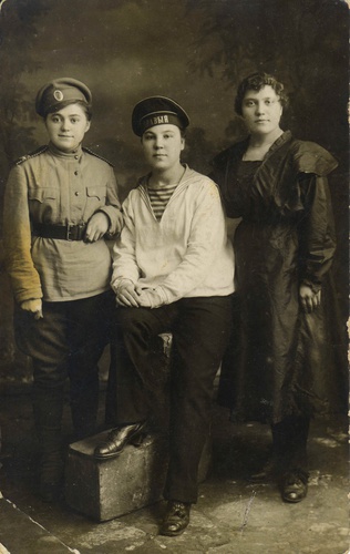 Девушки 1917 года, 28 февраля 1917 - 30 ноября 1917, г. Саратов