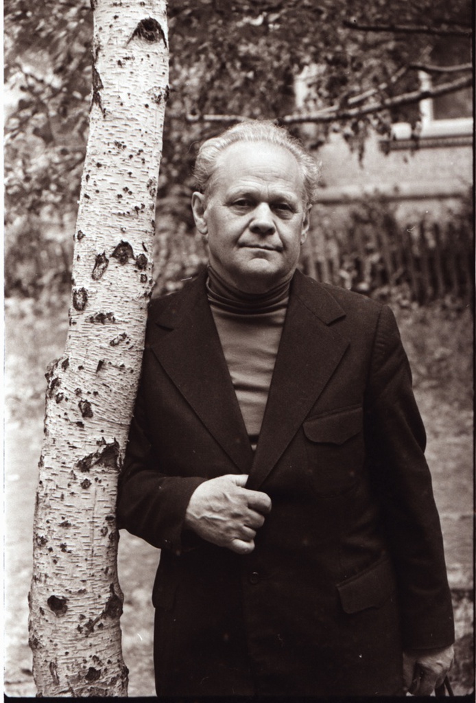 Фото "Вячеслав Иванович Пальман в саду в Химках", 25 июня 1982 ...