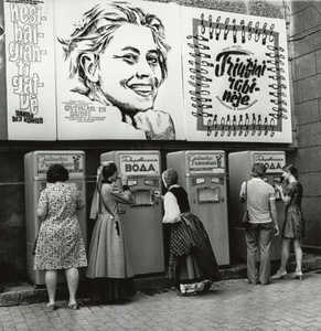 Праздник песни. «Кролики в раздевалке», 1970 год, Литовская ССР, г. Вильнюс. Выставки&nbsp;«Будни эпохи застоя»,&nbsp;«С сиропом за 3 копейки» и «СССР в 1970 году» с этой фотографией.
