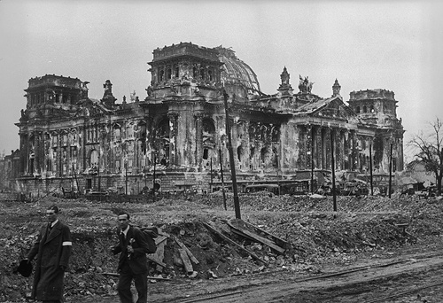 У Рейхстага, май 1945, Германия, г. Берлин