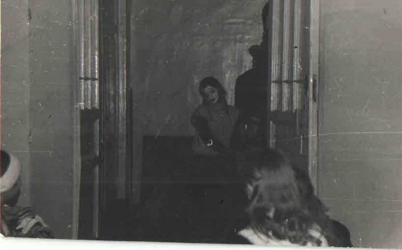 Вечер студийной песни, 1 - 13 октября 1982, г. Ленинград. Выставка «"ЮТЕС" – маленькая неизвестная театр-студия» с этой фотографией.