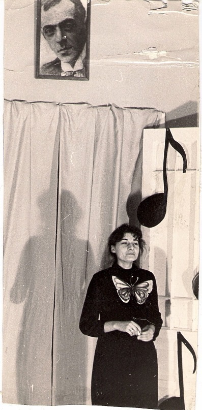 Вечер студийной песни, 13 октября 1982, г. Ленинград. Выставка «"ЮТЕС" – маленькая неизвестная театр-студия» с этой фотографией.